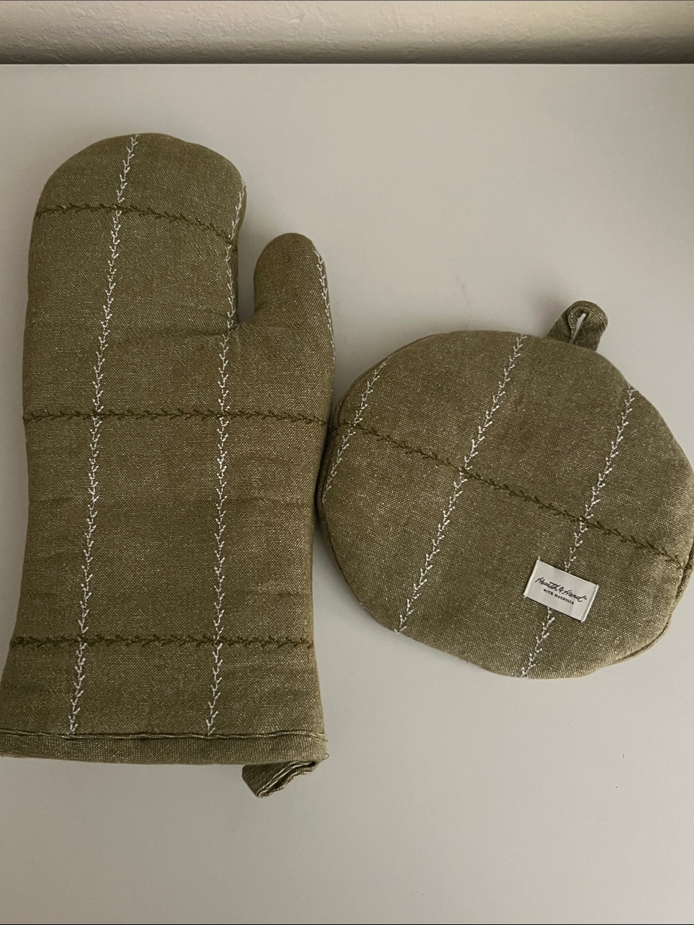 Hearth & Hand Olive Green Quilted Oven Mitt and Pot Holder Set